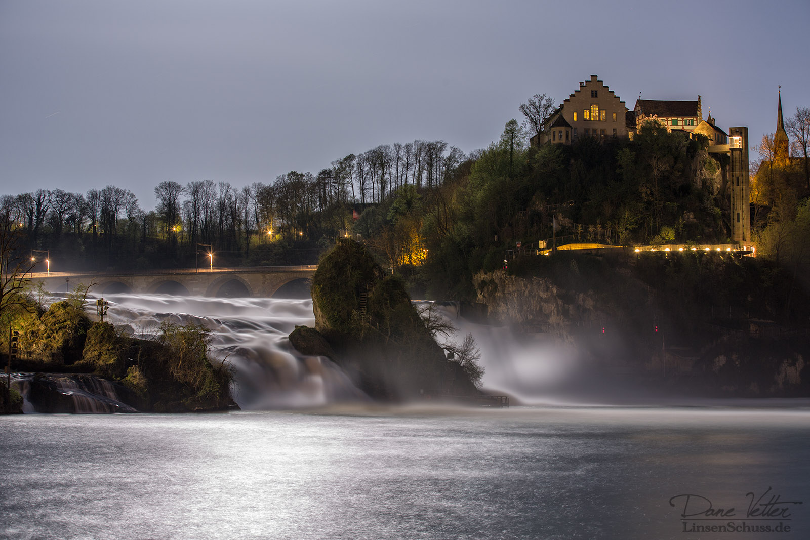 Der Rheinfall im Mondlicht